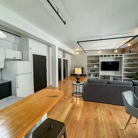 Sunny & Spacious Studio Back Bay